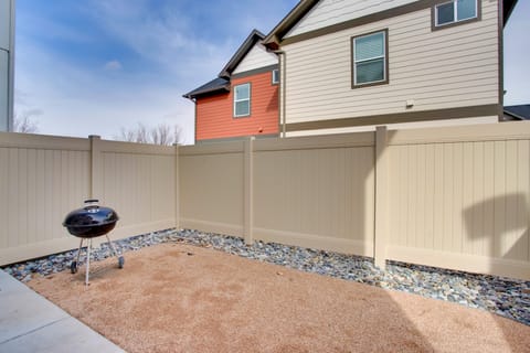 Modern Townhome ~ 3 Mi to Dtwn Grand Junction Apartment in Grand Junction