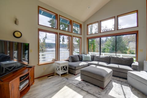 The Swedish Fish: Getaway on Lake Saint Clair! House in Lacey