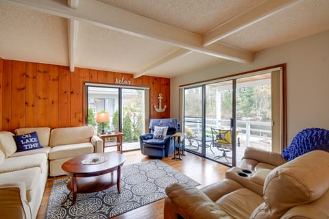 The Swedish Fish: Getaway on Lake Saint Clair! House in Lacey