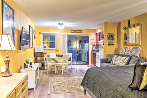 1 Mi to Lake Lure! Couples Retreat w/ Resort Perks Apartment in Lake Lure