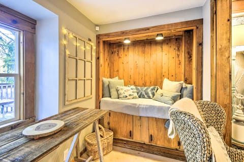 Pet-Friendly Cabin: Minutes to Gig Harbor! House in Puget Sound