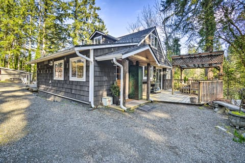 Pet-Friendly Cabin: Minutes to Gig Harbor! House in Puget Sound