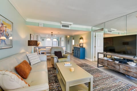 ‘Emerald Dreams’ Beach & Lakefront West PCB Condo Apartment in Sunnyside