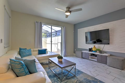 5 Mi to Disney: Chic Townhome w/ Community Perks! Apartment in Kissimmee
