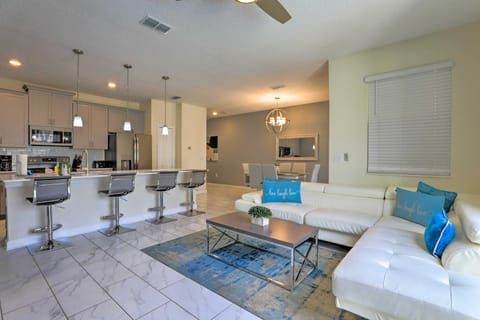 5 Mi to Disney: Chic Townhome w/ Community Perks! Apartment in Kissimmee