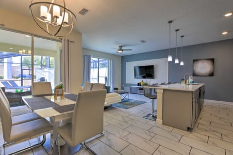 5 Mi to Disney: Chic Townhome w/ Community Perks! Apartment in Kissimmee