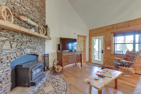 Blairsville ‘Cabin in the Pines’ 1 Mi to Lake House in Union County