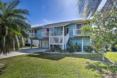 Private Pool & Deck: Canalfront St James City Home House in St James City