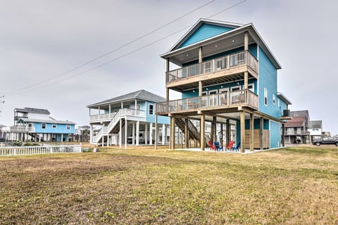 Steps to Gulf: Galveston Gem w/ Boat Launch Access House in Galveston Island