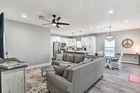 Steps to Gulf: Galveston Gem w/ Boat Launch Access House in Galveston Island