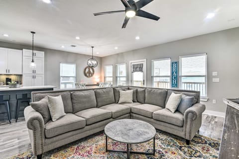 Steps to Gulf: Galveston Gem w/ Boat Launch Access House in Galveston Island