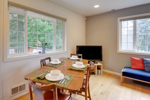 Central 4-Acre Cottage w/ Deck: Walk to Bay! Cottage in Bainbridge Island