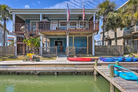 Jamaica Beach Waterfront Getaway: Kayaks & Dock! House in Jamaica Beach