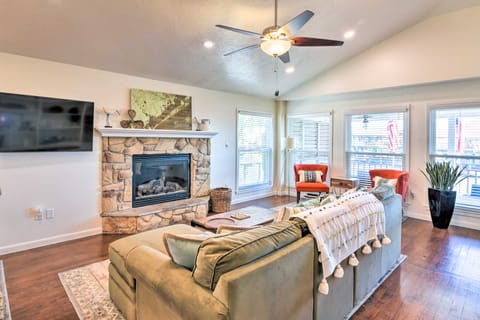 Jamaica Beach Waterfront Getaway: Kayaks & Dock! House in Jamaica Beach