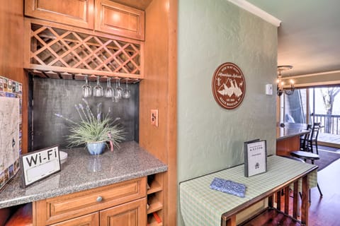 1 Mi to Slopes! Beech Mtn Haven w/ 3 Decks & Views Apartment in Beech Mountain