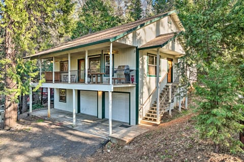 Furnished Deck: Family-Friendly Twain Harte Home House in Twain Harte