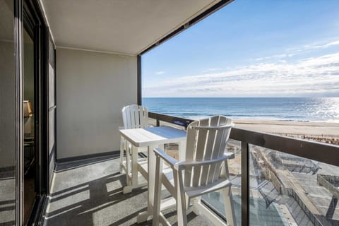 Beach & Pool Views! Family Condo in Golden Sands Apartment in Ocean City
