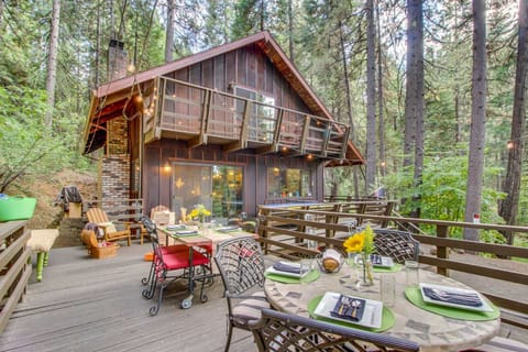 Walk Downtown: Arnold Cabin w/ Large Deck! House in Arnold