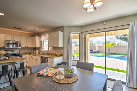 Avondale Oasis w/ Pool: 5 Mi to State Farm Stadium House in Avondale