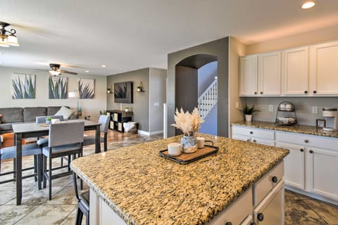 Avondale Oasis w/ Pool: 5 Mi to State Farm Stadium House in Avondale