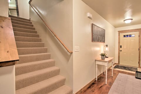 Townhome w/ Private Hot Tub, 8 Mi to Downtown Apartment in Idaho