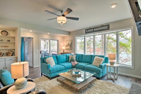 Lake Keowee Resort Condo: Waterfront Balcony Apartment in Lake Keowee