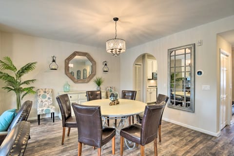 Lake Keowee Resort Condo: Waterfront Balcony Apartment in Lake Keowee