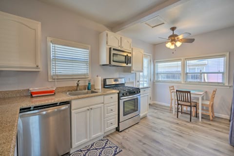 Pet-Friendly Sacramento Home ~ 5 to Downtown! House in Tahoe Park