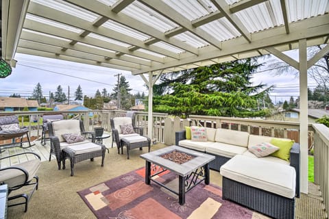 Spacious Tacoma Getaway: 2 Mi to Old Town! House in Tacoma