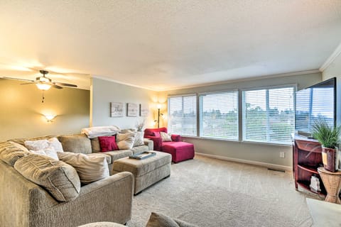 Spacious Tacoma Getaway: 2 Mi to Old Town! House in Tacoma