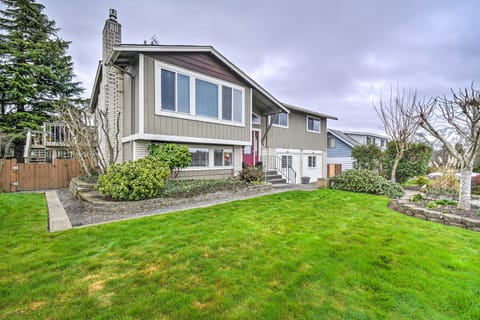 Spacious Tacoma Getaway: 2 Mi to Old Town! House in Tacoma