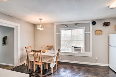 Sun, Sand & Explore! Coastal Galveston Hideaway Apartment in Galveston Island