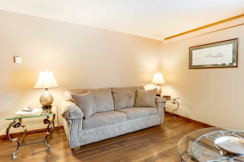 Modern Deadwood Apt with Mountain Views & Grill! Apartment in North Lawrence