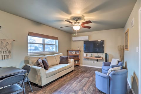 Welcoming Tow Home ~ 1 Mi to Lake Buchanan! House in Lake Buchanan