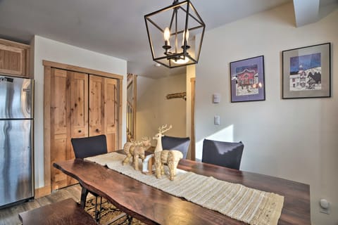 Cozy Mountain Getaway w/ Ski Shuttle Access! Apartment in Fraser