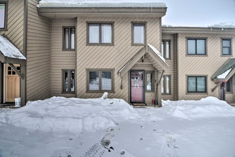 Cozy Mountain Getaway w/ Ski Shuttle Access! Apartment in Fraser