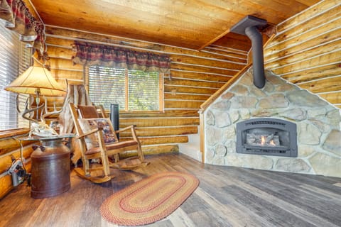 Jemez Springs Cabin w/ Stunning Mtn Views! House in New Mexico