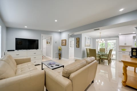 ‘Pelican Nest’, Tropical Naples Villa w/ Pool Villa in East Naples