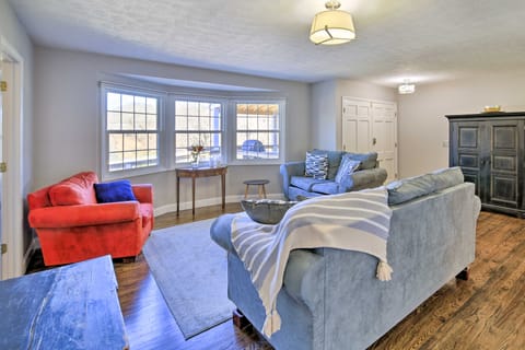 Lakefront Kingsport Home w/ Private Hot Tub! House in Kingsport