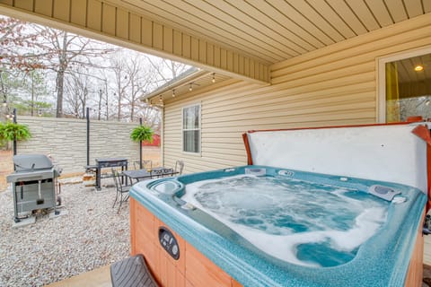 < 5 Mi to Lake Desoto: Grand Hot Springs Home House in Garland County