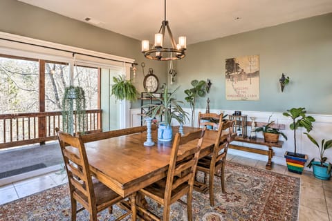 Lovely Lake Arrowhead Home w/ Private Hot Tub Cottage in Lake Arrowhead