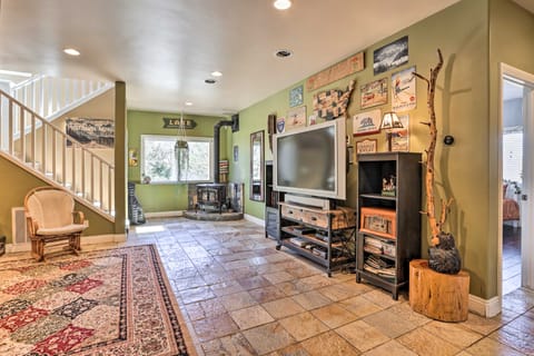 Lovely Lake Arrowhead Home w/ Private Hot Tub Cottage in Lake Arrowhead