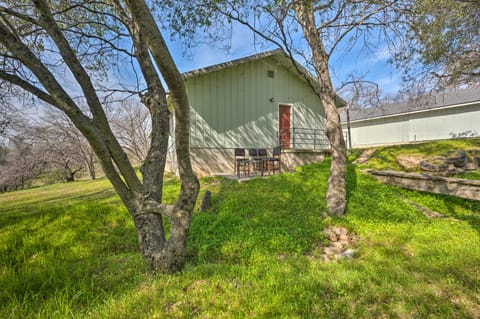 Authentic Escape at the Exact Center of CA! House in Sierra Nevada