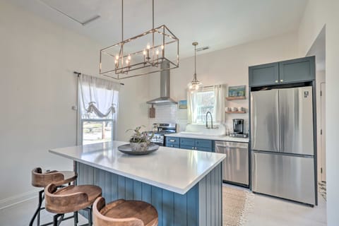 Cozy Home in Historic Area ~ 2 Mi to Main St! House in Greenville