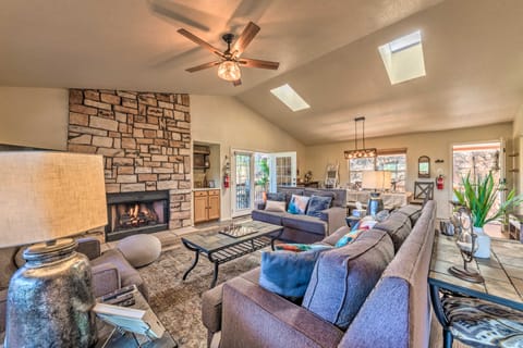 'Winnie's Cabin' Ruidoso Retreat: Deck + Mtn Views House in Ruidoso