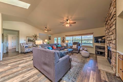 'Winnie's Cabin' Ruidoso Retreat: Deck + Mtn Views House in Ruidoso