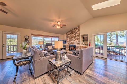 'Winnie's Cabin' Ruidoso Retreat: Deck + Mtn Views House in Ruidoso