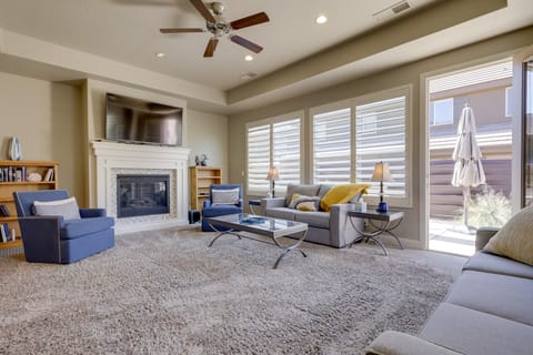 Sleek Home: Patio, Gas Grill & Access to Pool Apartment in Washington