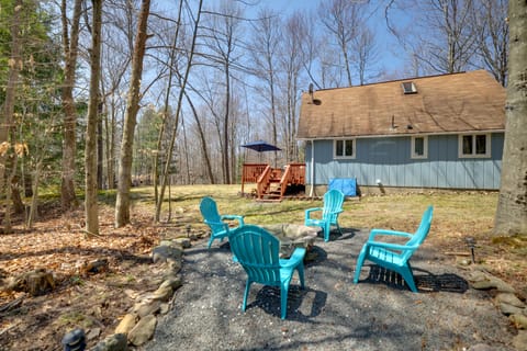Walk to Beach: Pocono Lake Cabin w/ Pool Access! House in Coolbaugh Township