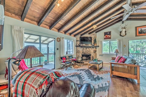 Scenic Hideaway w/ Deck & Grill ~ 6 Mi to Ruidoso! House in Alto